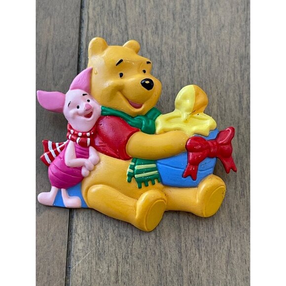Disney Winnie The Pooh & Piglet Holiday Pin Signed Hmk Cds - Picture 1 of 4